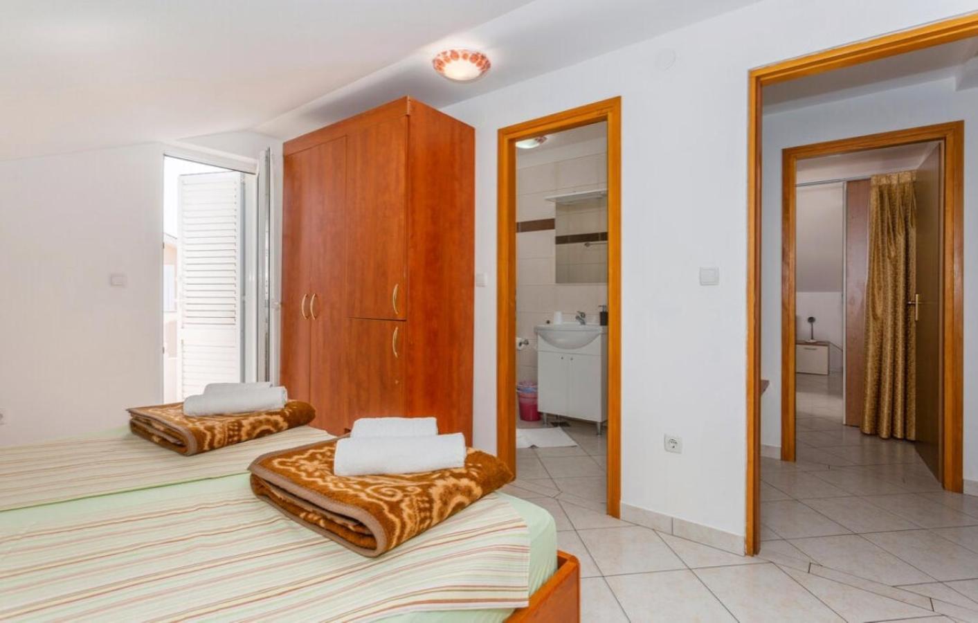 Guest House Lucija Banjol Bilik gambar