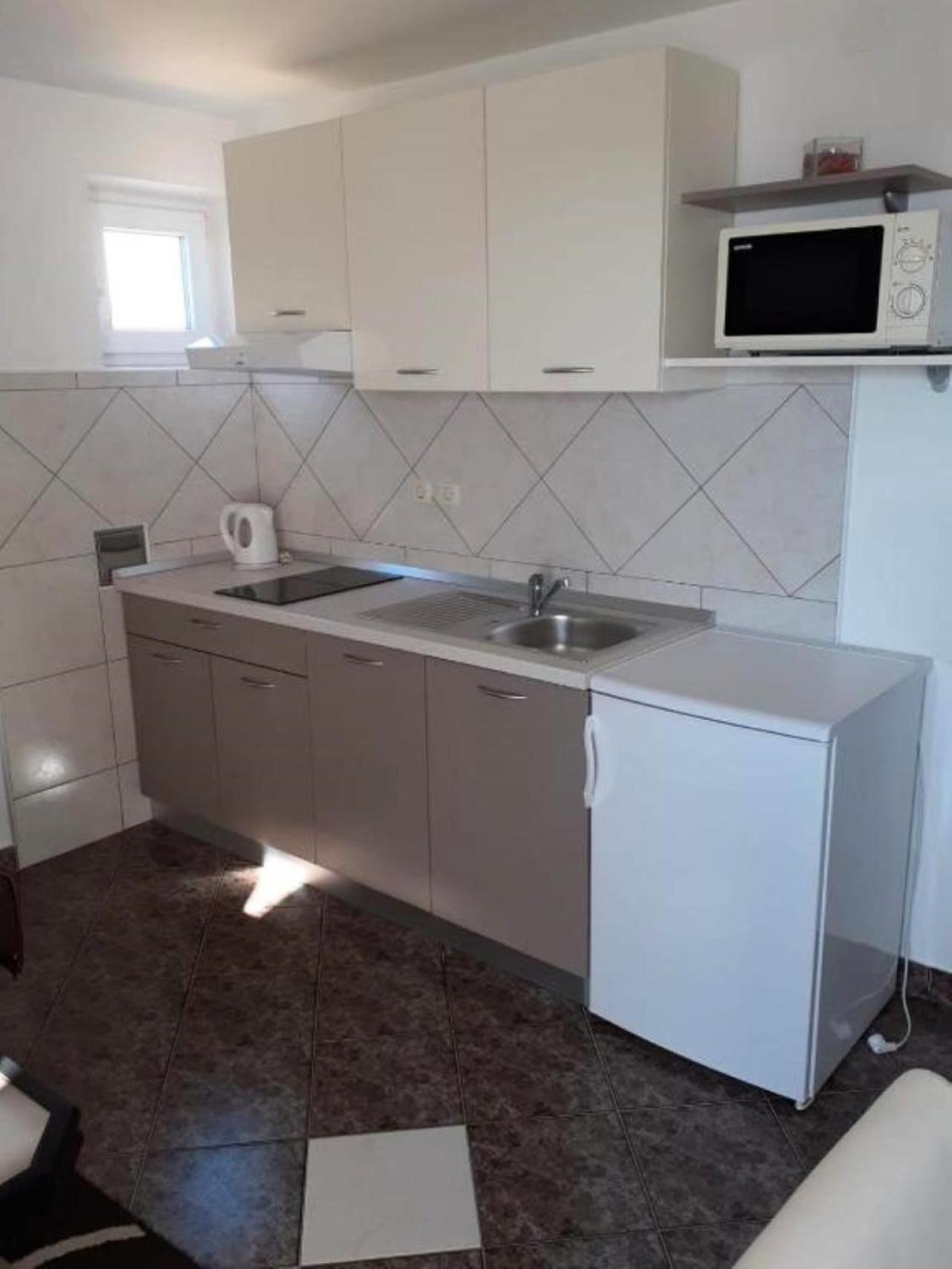 Guest House Lucija Banjol Bilik gambar